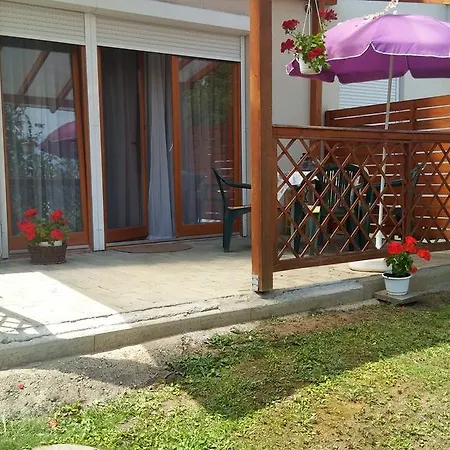 Apartment Otthonka Apartman *